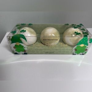 NWT Vanilla Mint Bath Bombs
